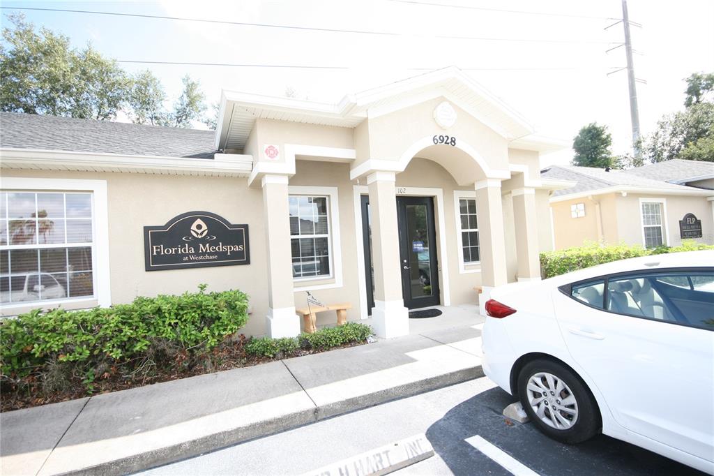 6928 W LINEBAUGH AVENUE UNIT 102, TAMPA, FL — photo 5 of 28