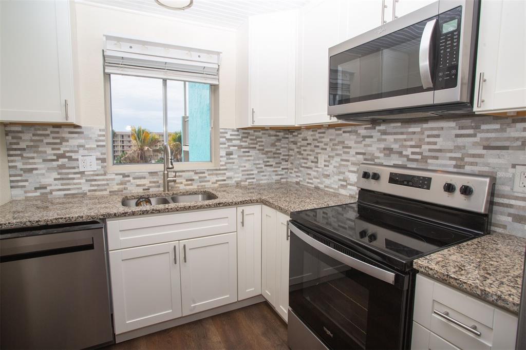 3710 LAKE BAYSHORE DRIVE UNIT k416, BRADENTON, FL — photo 4 of 30