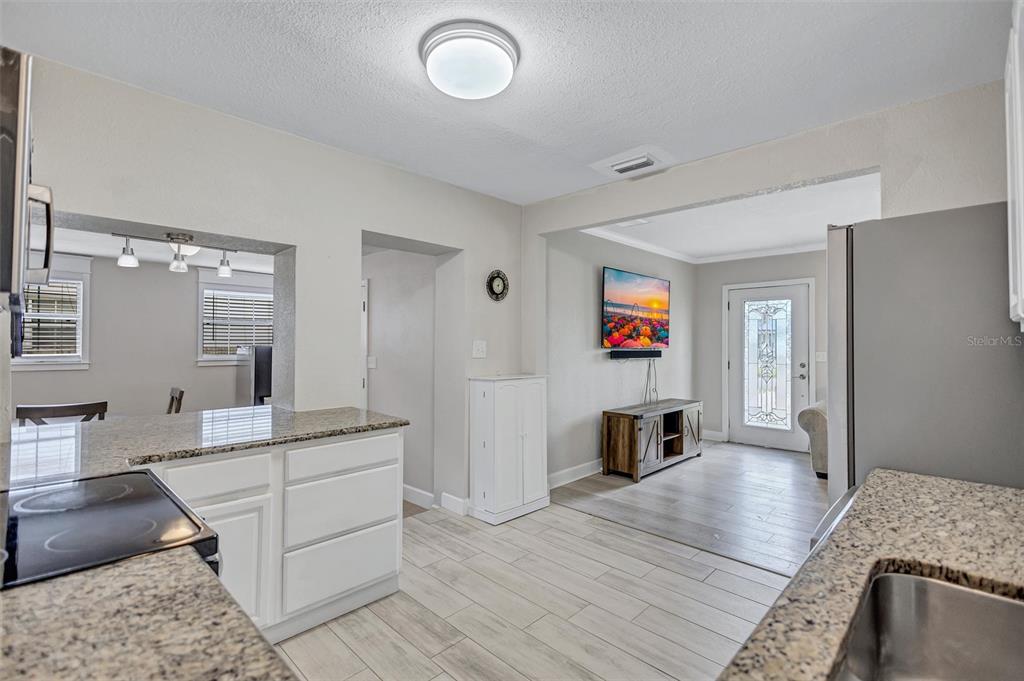 5337 2ND AVENUE N, ST PETERSBURG, FL — photo 4 of 34