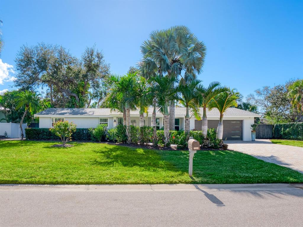 1002 GLEBE LANE