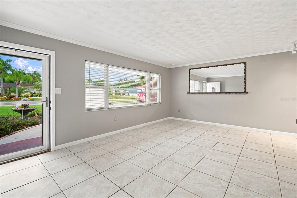 526 S LARRY CIRCLE, BRANDON, FL — photo 5 of 30