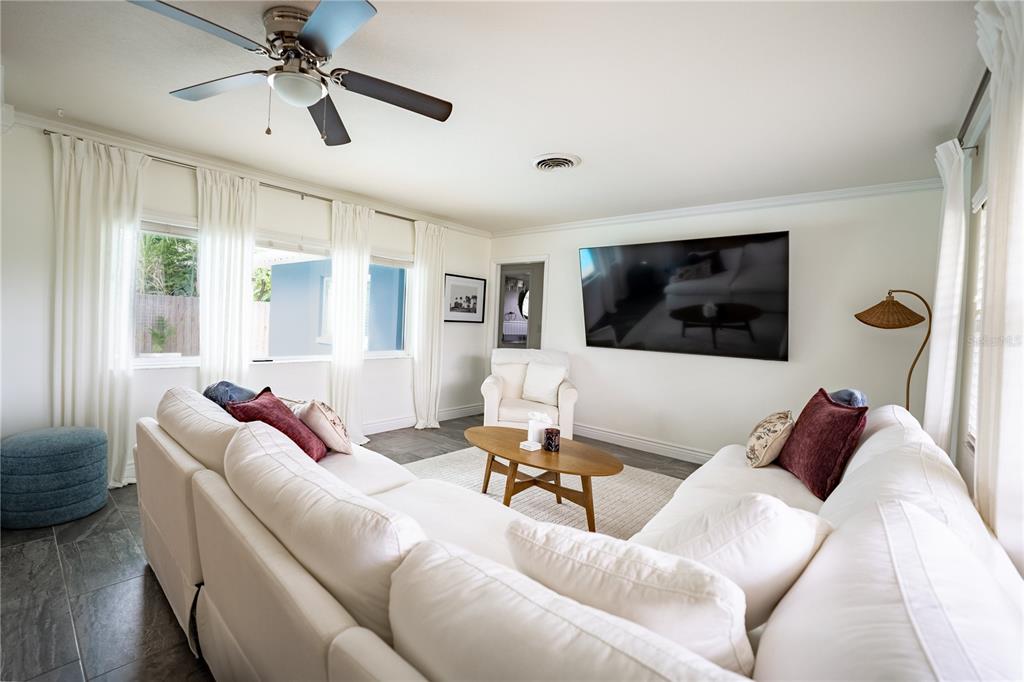 686 SOUTHWEST BOULEVARD N, ST PETERSBURG, FL — photo 4 of 24