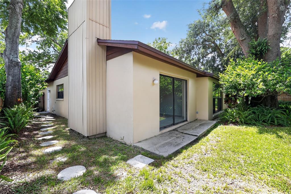 4015 DELLBROOK DRIVE, TAMPA, FL — photo 4 of 27