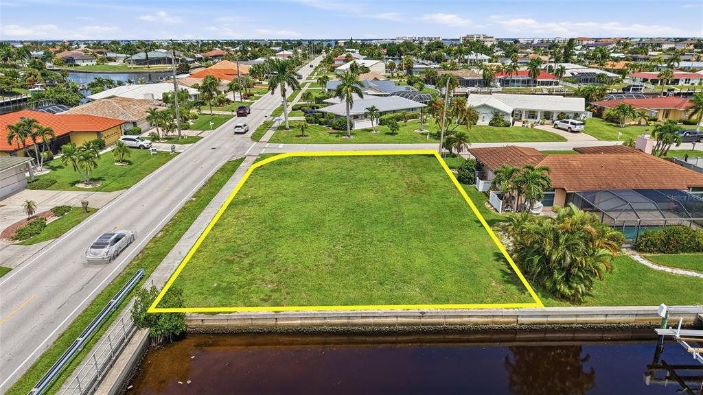 1661 VIA DOLCE VITA, PUNTA GORDA, FL — photo 2 of 5