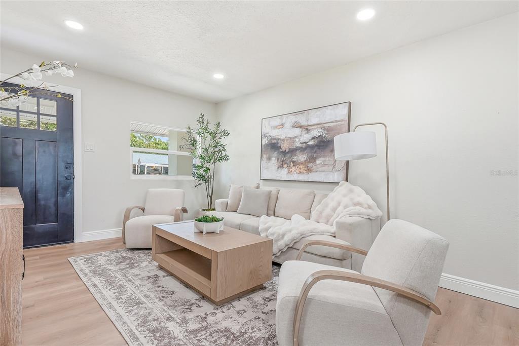 7919 CROTON AVENUE, TAMPA, FL — photo 4 of 30