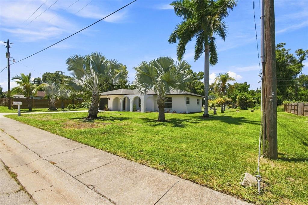 216 23RD STREET E, BRADENTON, FL — photo 2 of 30