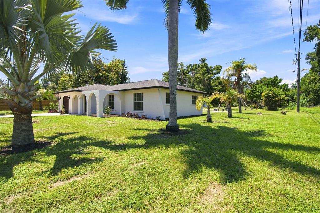 216 23RD STREET E, BRADENTON, FL — photo 3 of 30