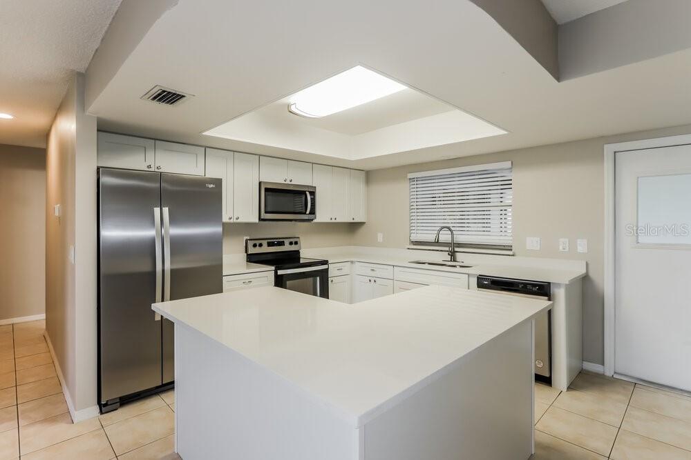 504 MAHOGANY DRIVE, SEFFNER, FL — photo 5 of 16