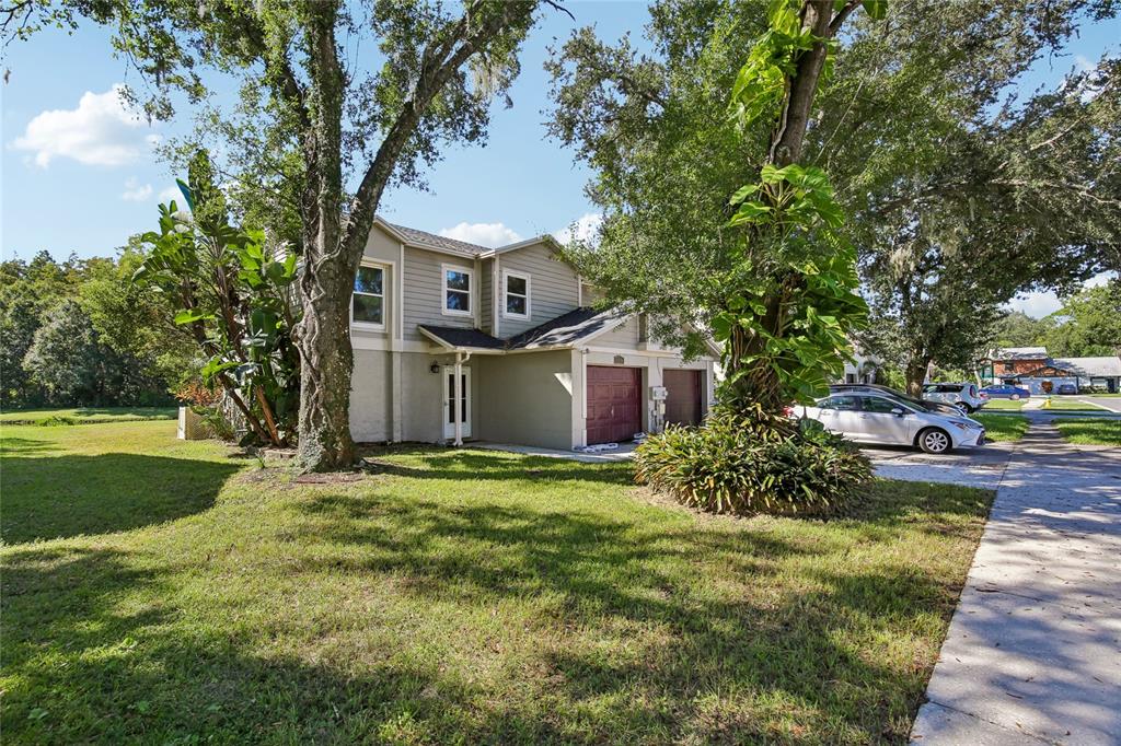 5214 CORVETTE DR, TAMPA, FL — photo 3 of 44