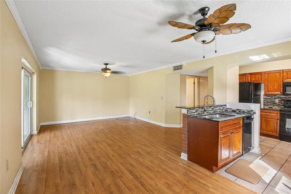 5214 CORVETTE DR, TAMPA, FL — photo 5 of 44
