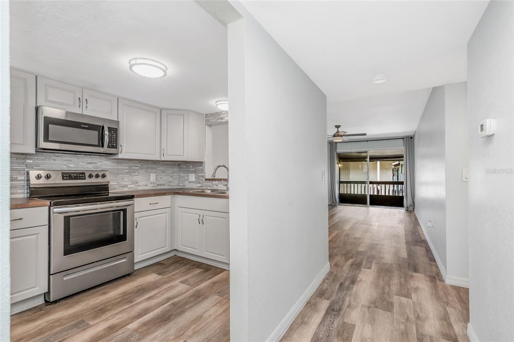 6308 NEWTOWN CIRCLE UNIT 8C1, TAMPA, FL — photo 4 of 30