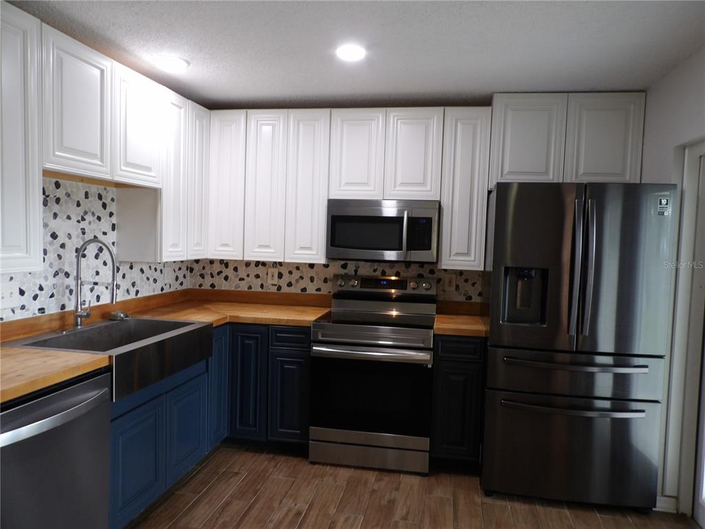 630 CAPE COD CIRCLE, VALRICO, FL — photo 2 of 17