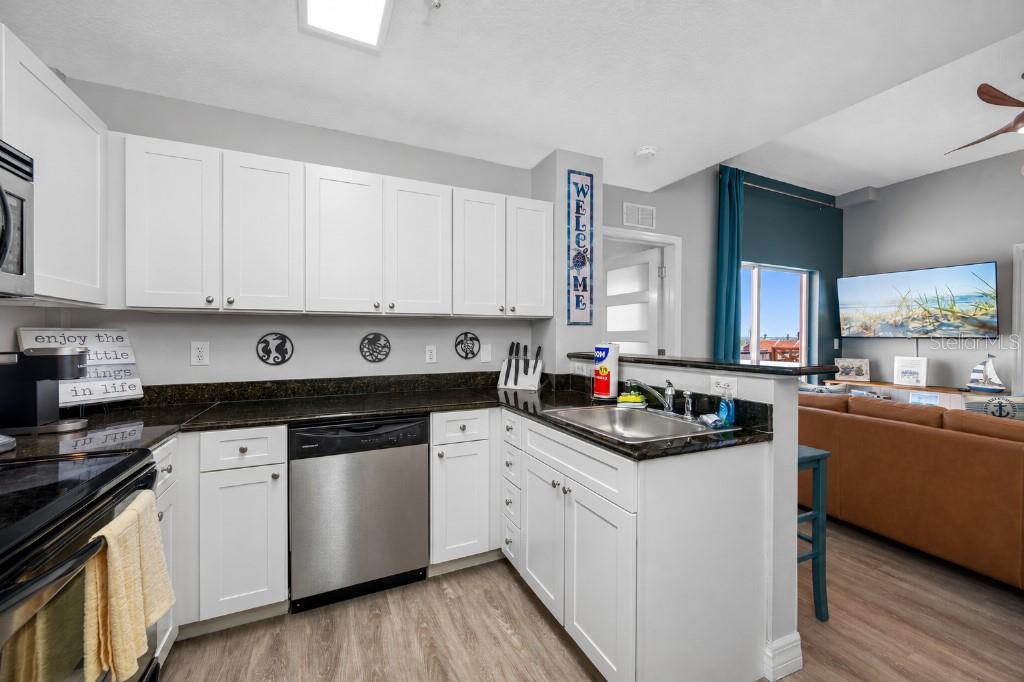 13235 GULF BOULEVARD UNIT 502, MADEIRA BEACH, FL — photo 4 of 27