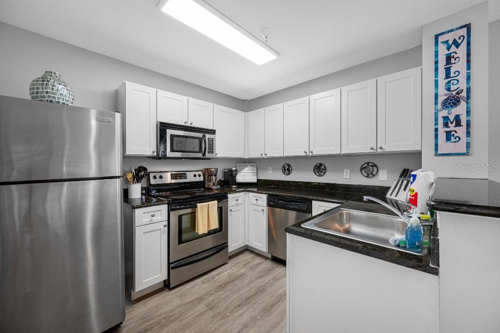 13235 GULF BOULEVARD UNIT 502, MADEIRA BEACH, FL — photo 5 of 27