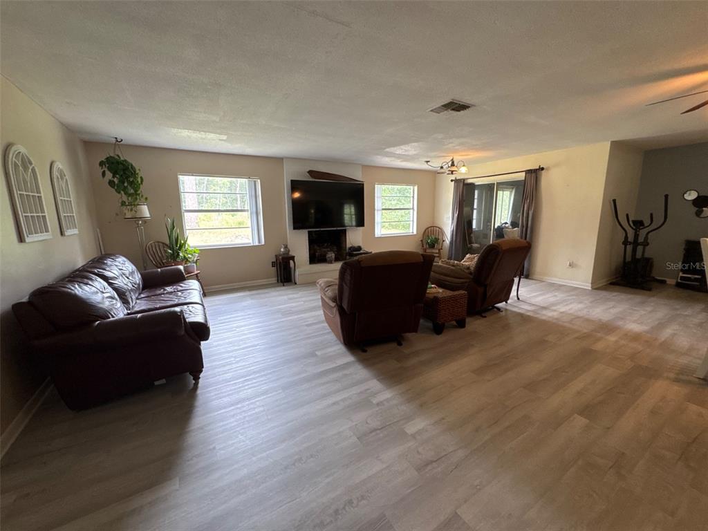 937 N MCGOWAN AVENUE, CRYSTAL RIVER, FL — photo 2 of 30