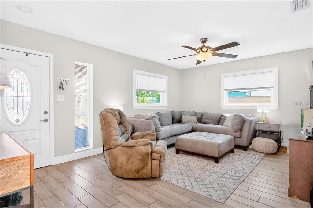 3608 W CARMEN STREET, TAMPA, FL — photo 4 of 25