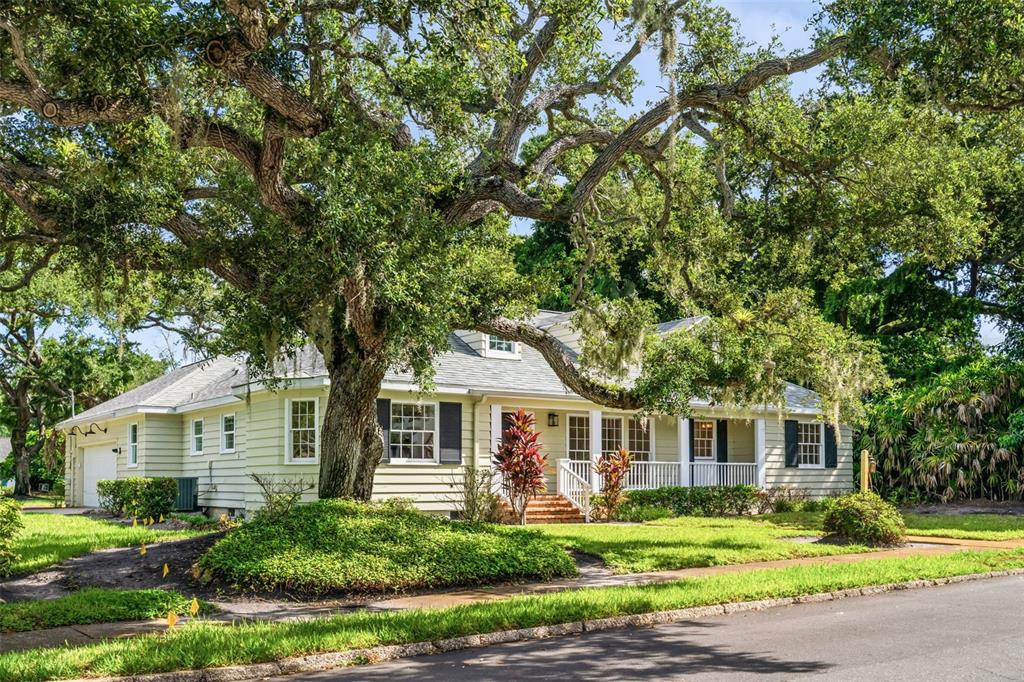 1585 SOUTH DRIVE, SARASOTA, FL — photo 2 of 30