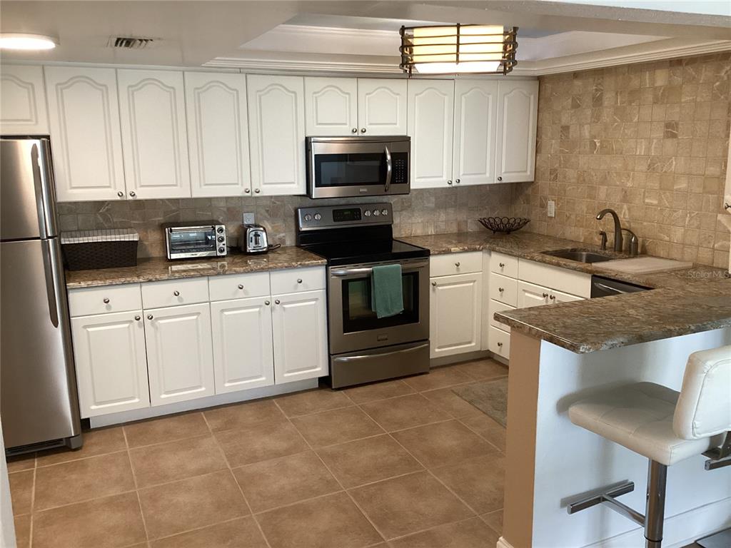 1460 GULF BOULEVARD UNIT 702, CLEARWATER BEACH, FL — photo 4 of 30