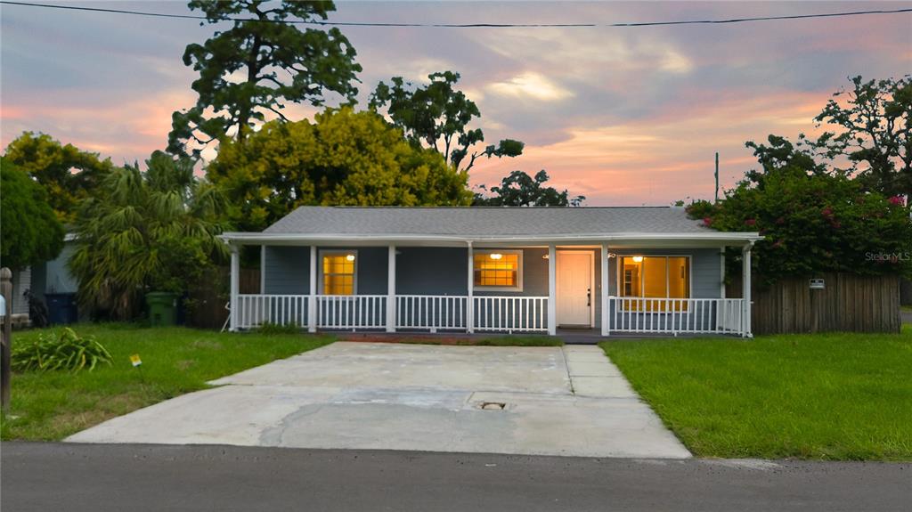 320 E ALTHEA AVENUE, TAMPA, FL — photo 2 of 30