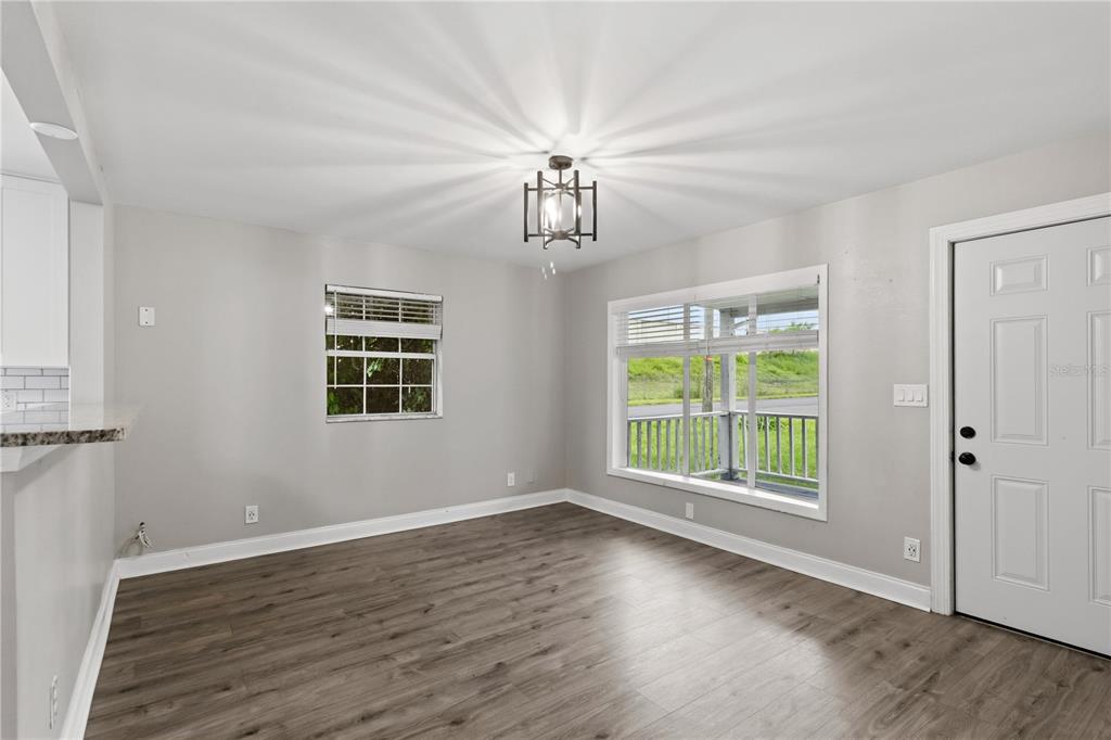 320 E ALTHEA AVENUE, TAMPA, FL — photo 5 of 30