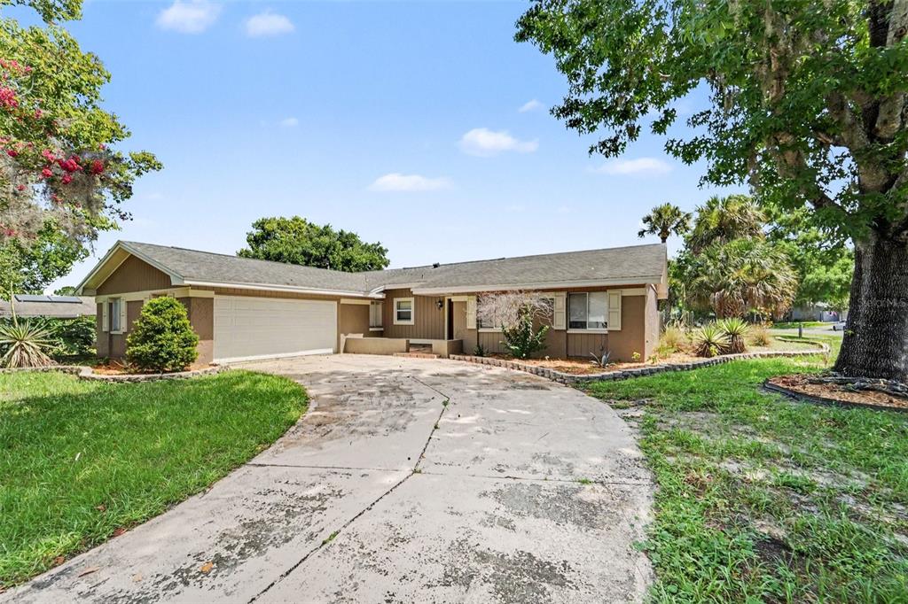 930 OAK FOREST DRIVE