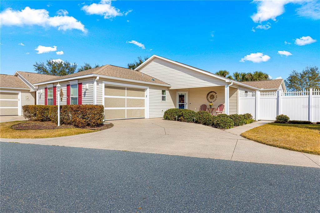 1941 YELLOW PINE PLACE