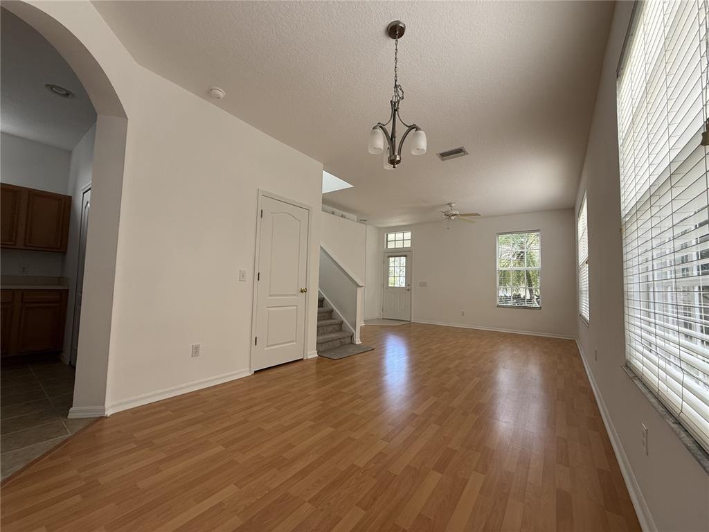 9003 SPRING GARDEN WAY, TAMPA, FL — photo 5 of 30