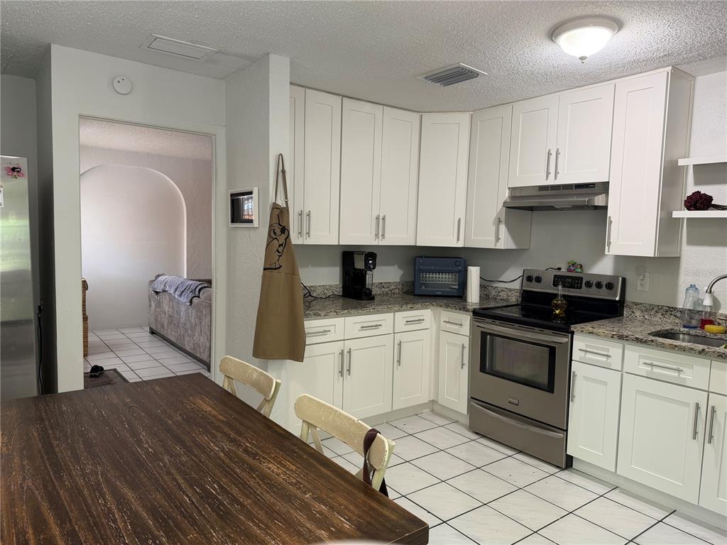 420 MAPLE WAY, SAFETY HARBOR, FL — photo 3 of 8