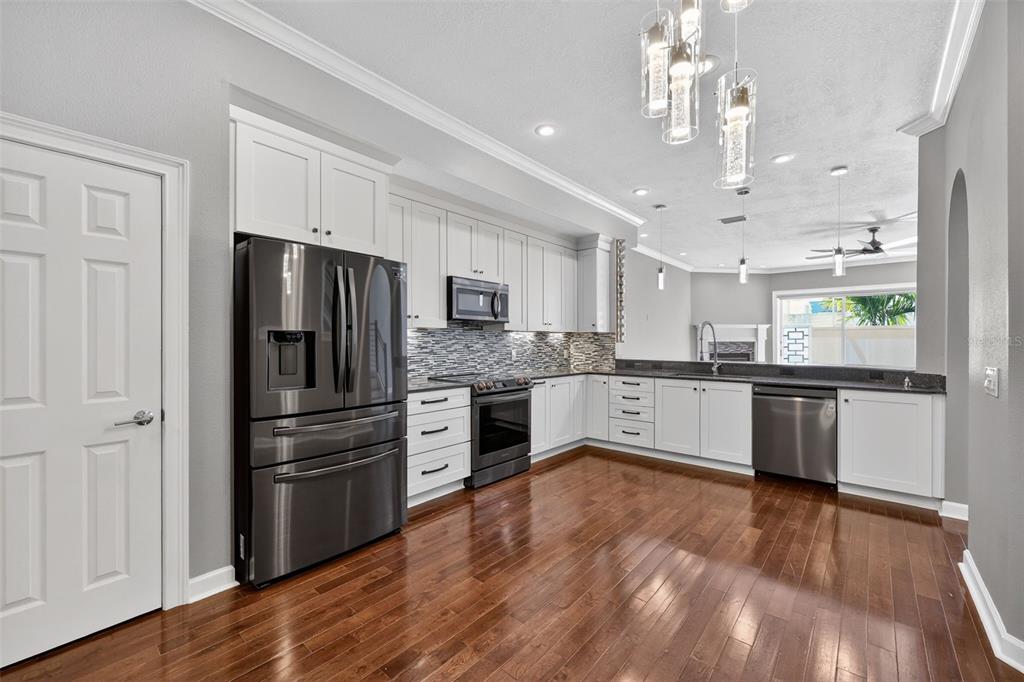 348 LARBOARD WAY, CLEARWATER, FL — photo 5 of 30