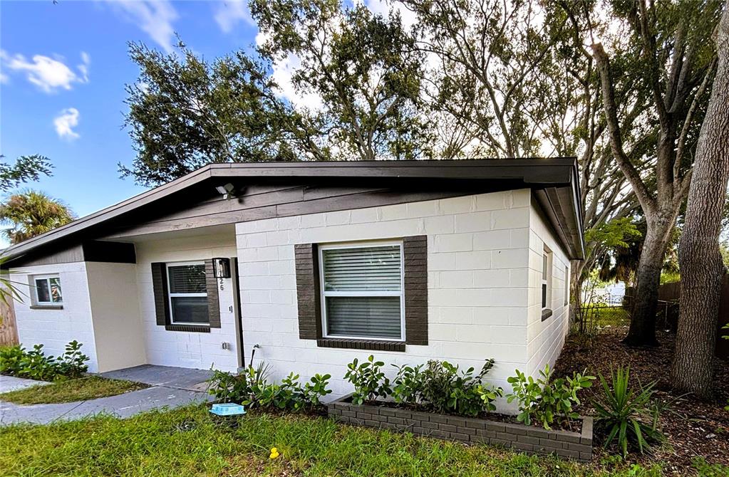726 75TH AVENUE N, ST PETERSBURG, FL — photo 4 of 48
