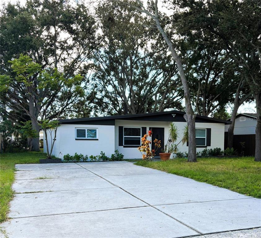 726 75TH AVENUE N, ST PETERSBURG, FL — photo 5 of 48