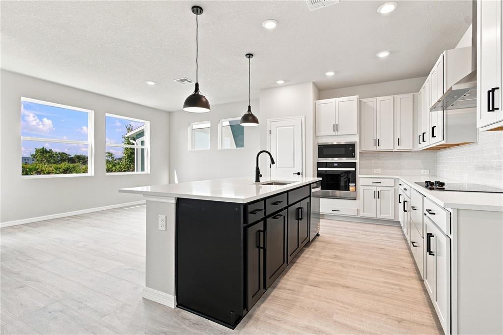 This floor plan shows the upper level of a house with three bedrooms and a retreat — 3395 YELLOW CASSIA DRIVE, WESLEY CHAPEL, FL