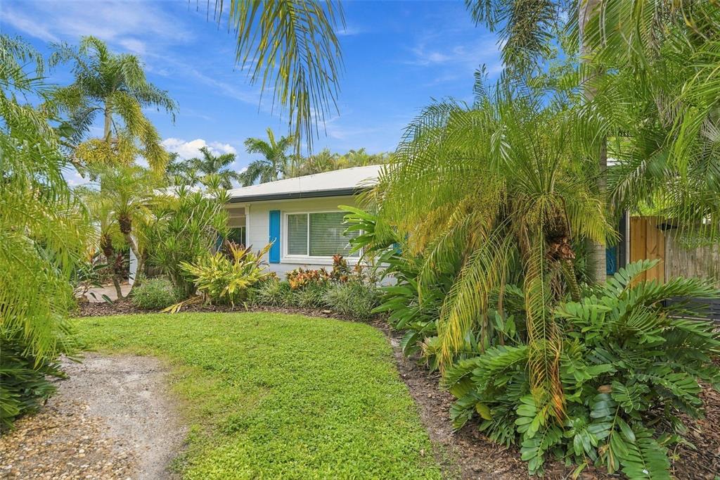 2174 BOUGAINVILLEA STREET, SARASOTA, FL — photo 3 of 30