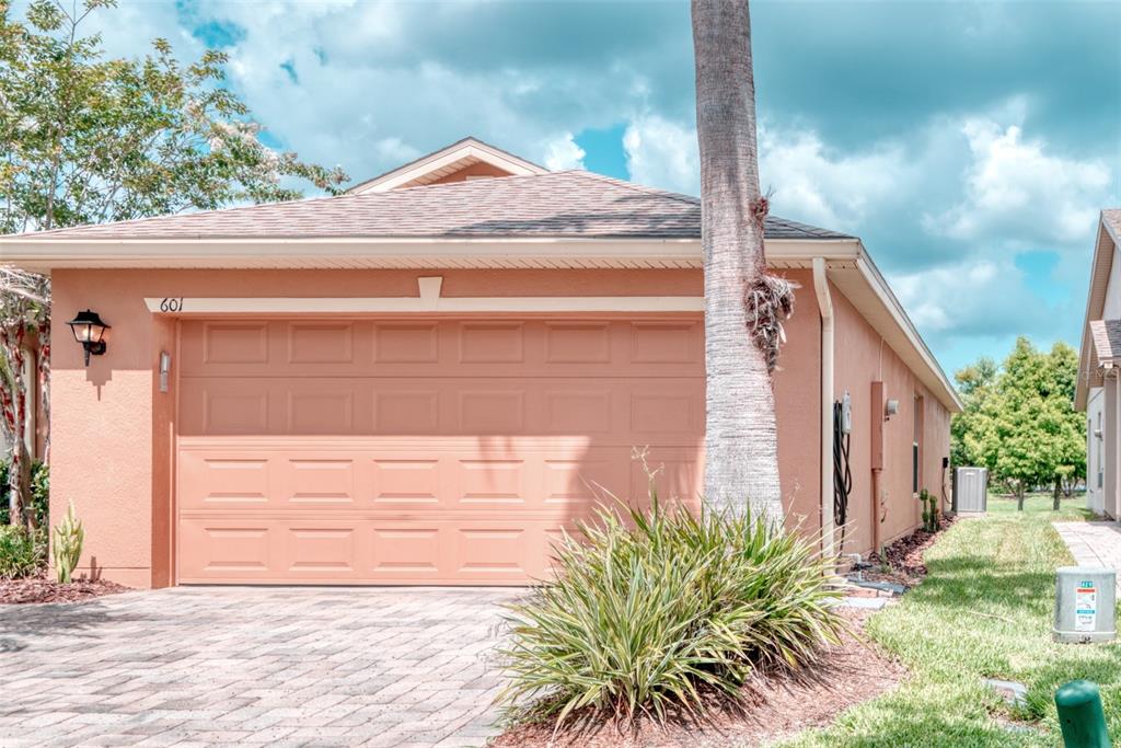 601 GRAND CANAL DR, KISSIMMEE, FL — photo 4 of 30