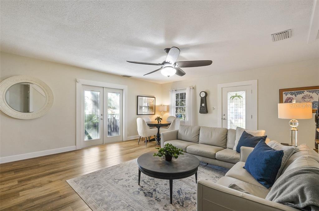 1002 W INDIANA AVENUE, TAMPA, FL — photo 4 of 30