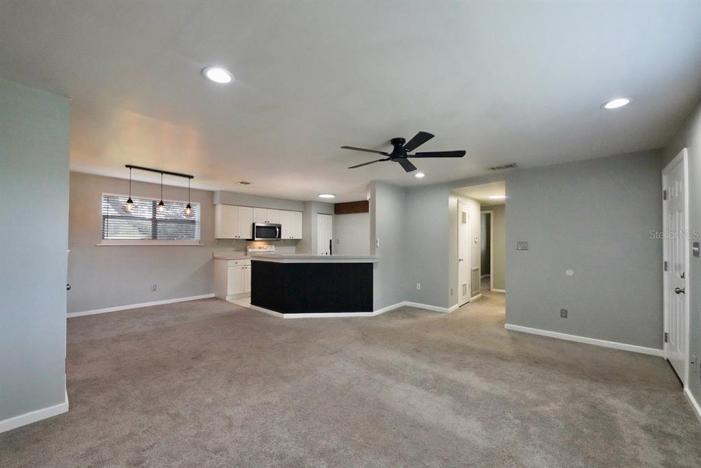 10210 DAVIS ROAD, TAMPA, FL — photo 4 of 30