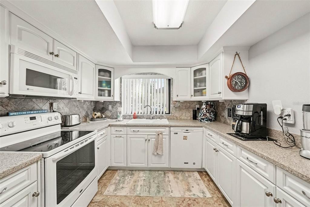 825 S VILLAGE DRIVE N UNIT 102, ST PETERSBURG, FL — photo 2 of 30