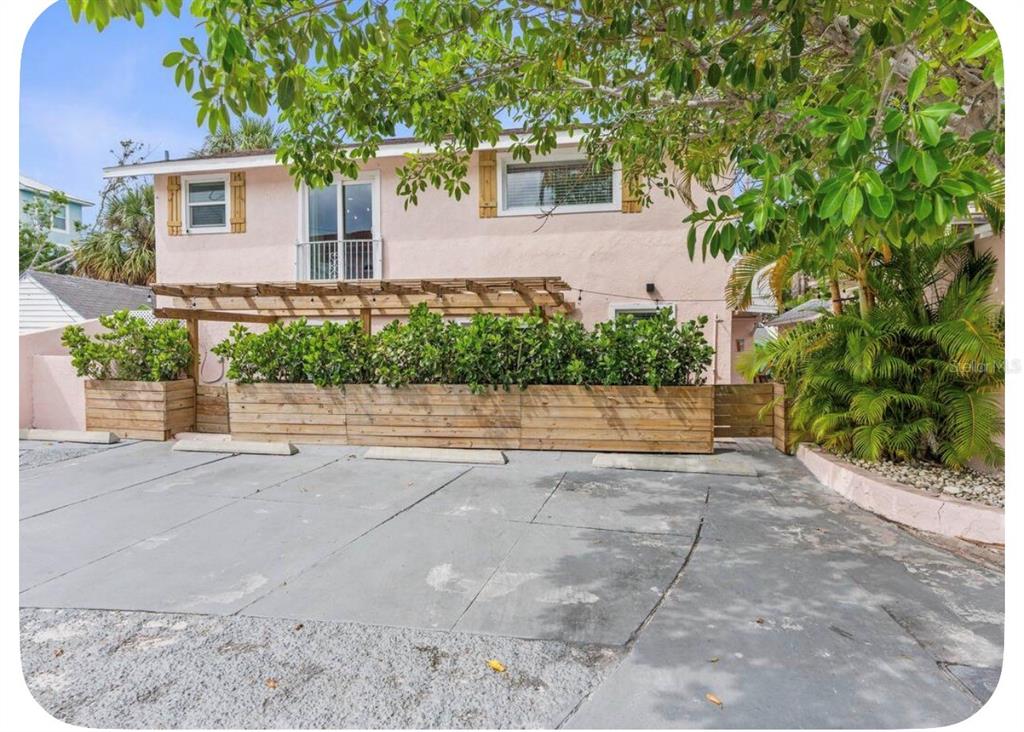 106 E BAY DRIVE