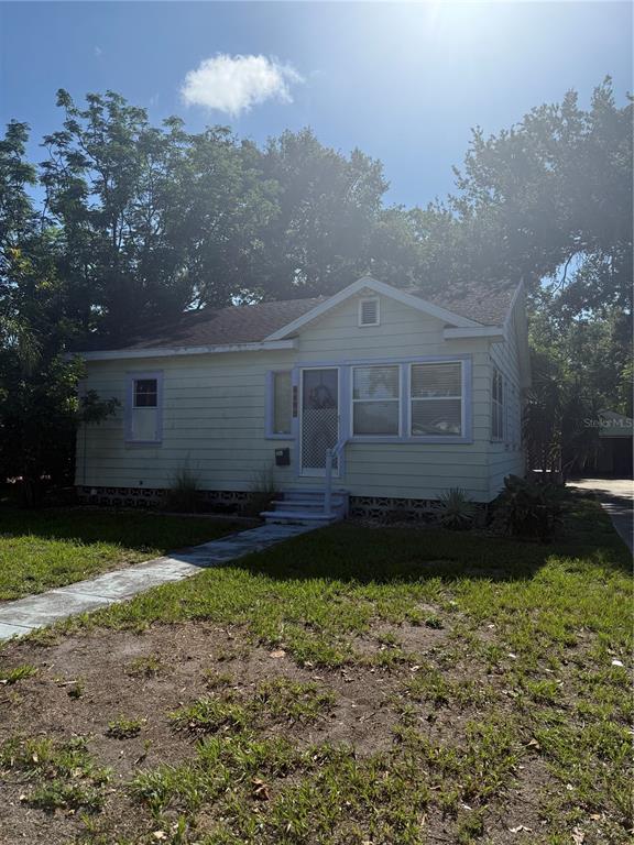 1109 17TH STREET W