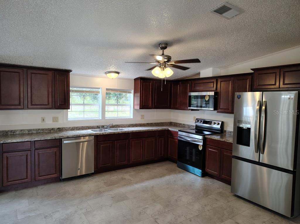 650 NE 170TH AVENUE, WILLISTON, FL — photo 2 of 18