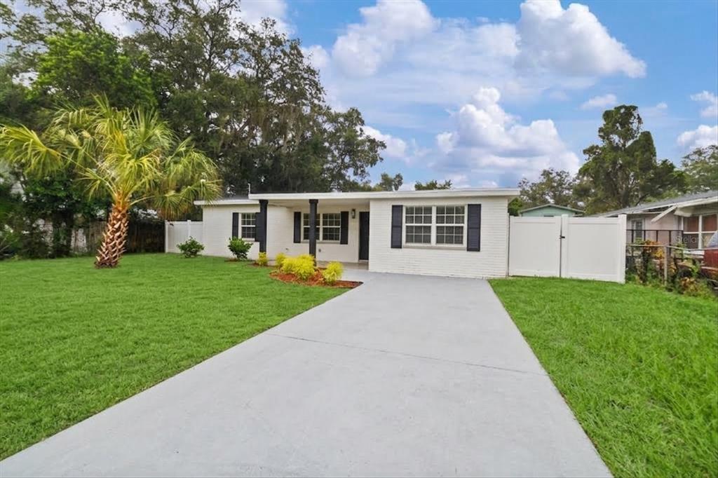 3012 E HANNA AVENUE, TAMPA, FL — photo 2 of 28