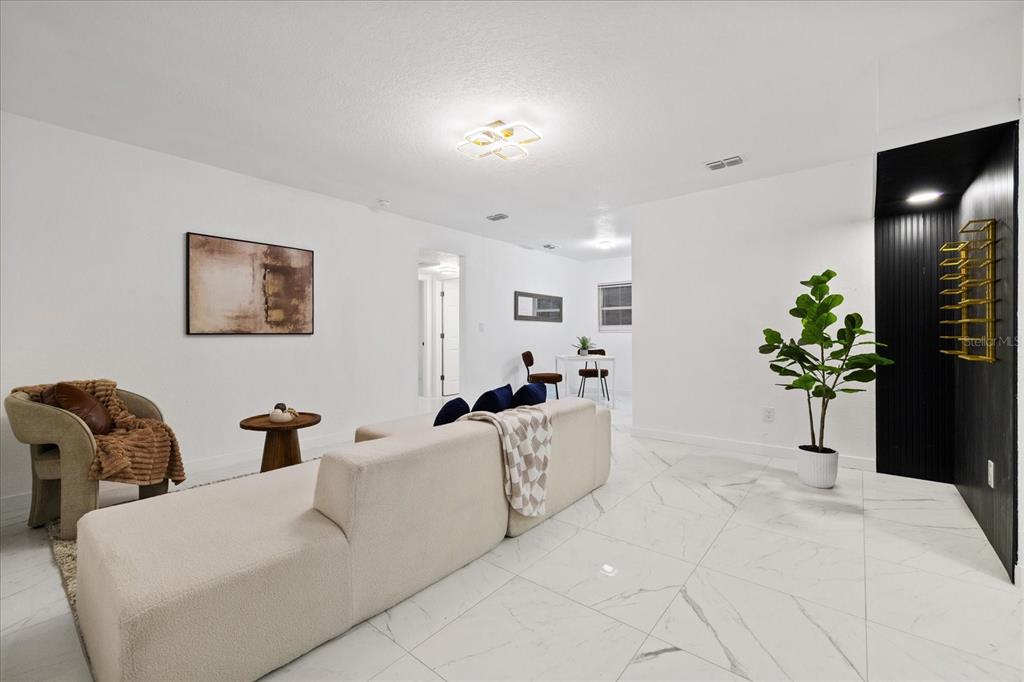 3012 E HANNA AVENUE, TAMPA, FL — photo 4 of 28