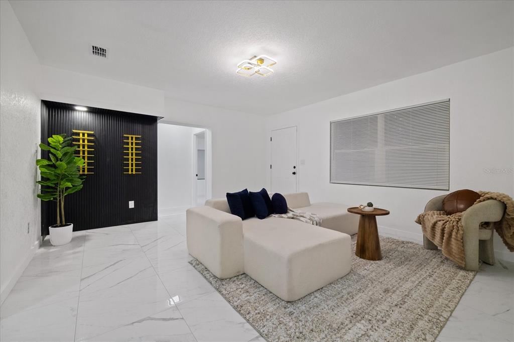 3012 E HANNA AVENUE, TAMPA, FL — photo 5 of 28