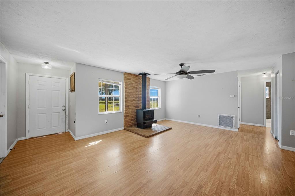15600 NE JACKSONVILLE ROAD, CITRA, FL — photo 4 of 28