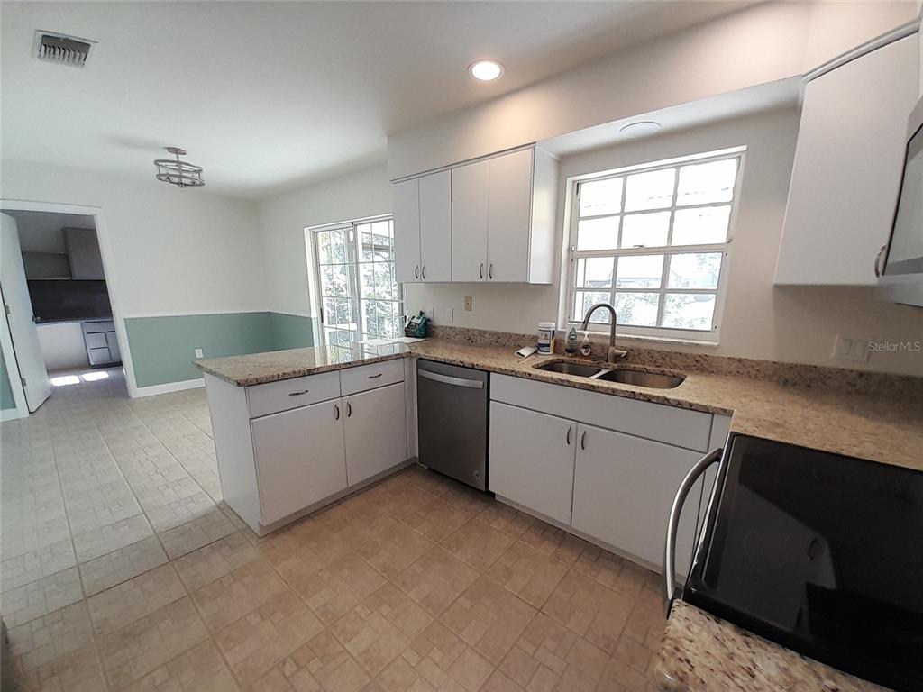 3520 57TH AVENUE CIRCLE W, BRADENTON, FL — photo 3 of 27