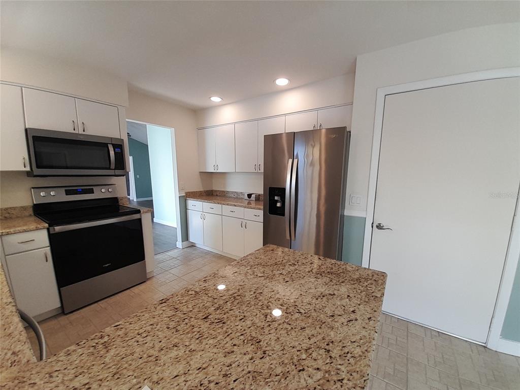 3520 57TH AVENUE CIRCLE W, BRADENTON, FL — photo 4 of 27