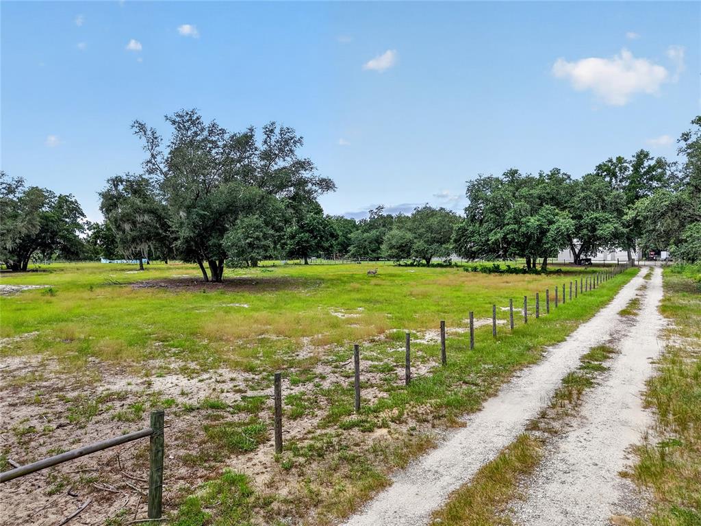 10648 SE HIGHWAY 464C, OCKLAWAHA, FL — photo 2 of 30