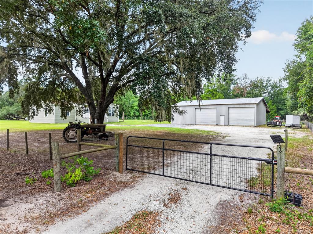10648 SE HIGHWAY 464C, OCKLAWAHA, FL — photo 3 of 30
