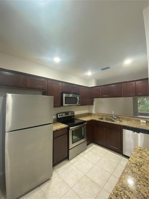 8547 HUNTERS KEY CIR, TAMPA, FL — photo 3 of 25