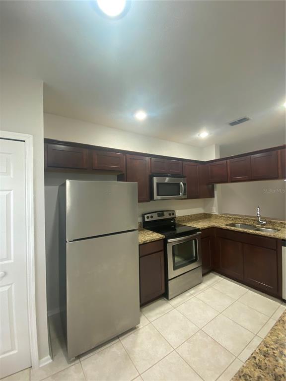 8547 HUNTERS KEY CIR, TAMPA, FL — photo 4 of 25